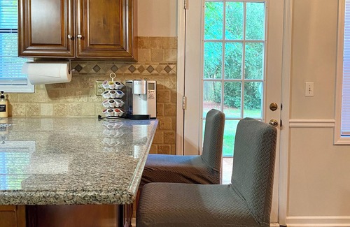 Town Center Haus | Cozy 2-bedroom Townhouse in Kennesaw, Centrally Located.