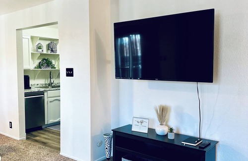 South Salt Lake Eigentumswohnung | Cozy 2-bedroom condo with AC, nestled in South Salt Lake City.