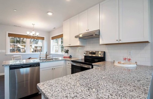 Tilghman Haus | 15% Off Promo! Tilghman Cottage by Views & Eats