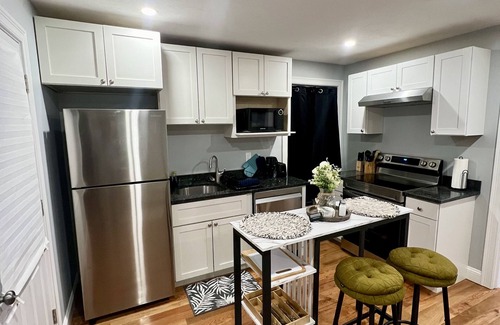 Worcester Haus | Cozy 2-Floor Apartment with Garage Access