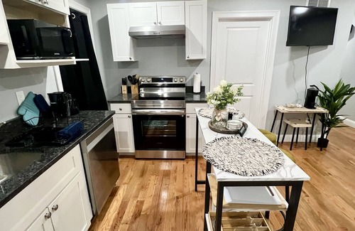 Worcester Haus | Cozy 2-Floor Apartment with Garage Access