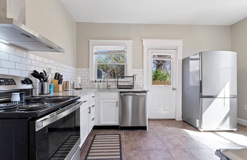 Roselawn Finance Wohnung | Cozy 2BD Home w/ Home Office and Parking!