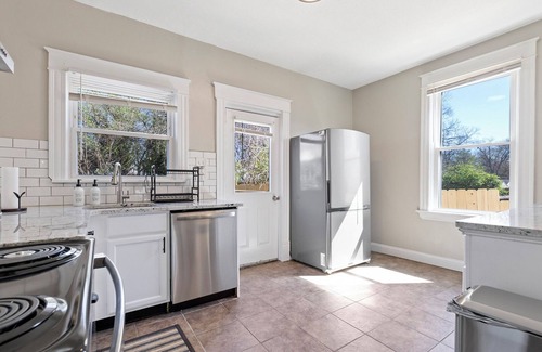 Roselawn Finance Wohnung | Cozy 2BD Home w/ Home Office and Parking!