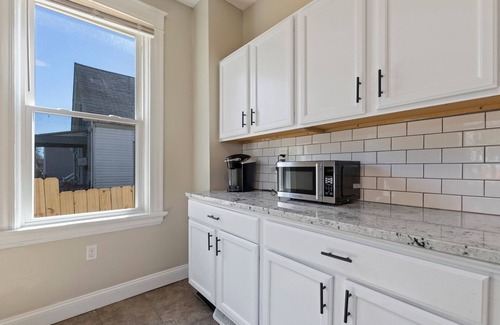 Roselawn Finance Wohnung | Cozy 2BD Home w/ Home Office and Parking!