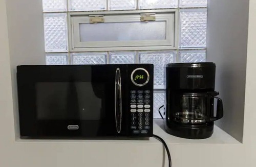 Albany Park Wohnung | Cozy 2BR/1BA Garden Apartment Near Lincoln Square