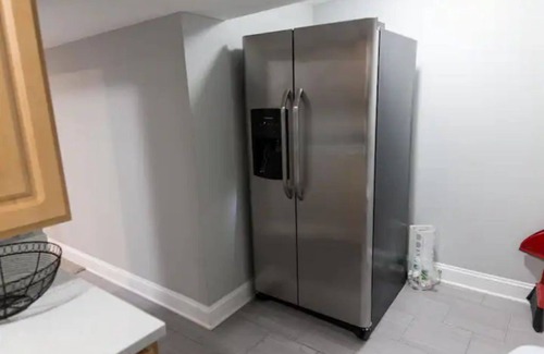 Albany Park Wohnung | Cozy 2BR/1BA Garden Apartment Near Lincoln Square