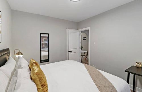 Chicago Wohnung | Cozy 2BR Apt - Perfect for a Seamless Stay - Montrose 1A
