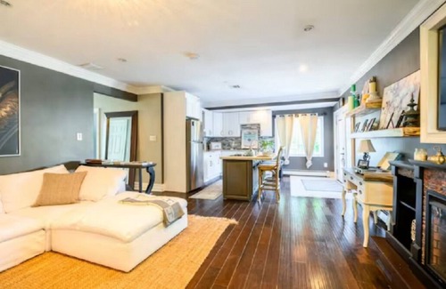 Fair Lawn Wohnung | Cozy 2BR Apt w/ Dedicated Home Office & Restoration Hardware Furnishing