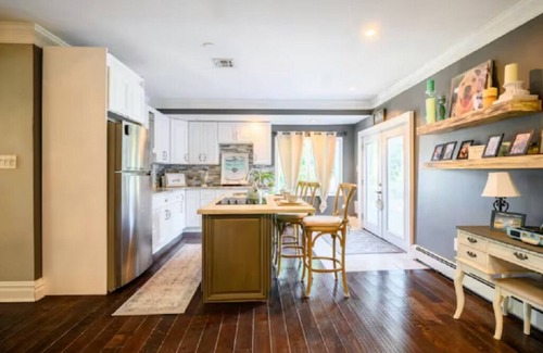 Fair Lawn Wohnung | Cozy 2BR Apt w/ Dedicated Home Office & Restoration Hardware Furnishing