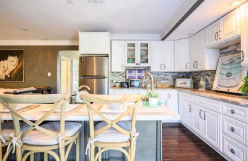 Fair Lawn Wohnung | Cozy 2BR Apt w/ Dedicated Home Office & Restoration Hardware Furnishing