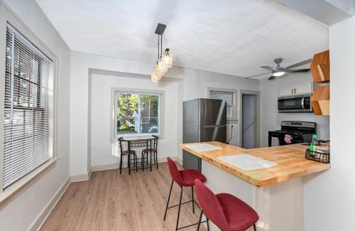 Lyndhurst Haus | Cozy 2BR Lyndhurst Retreat