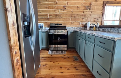 Purlear Haus | Cozy 2BR with AMAZING views in Buck Mountain