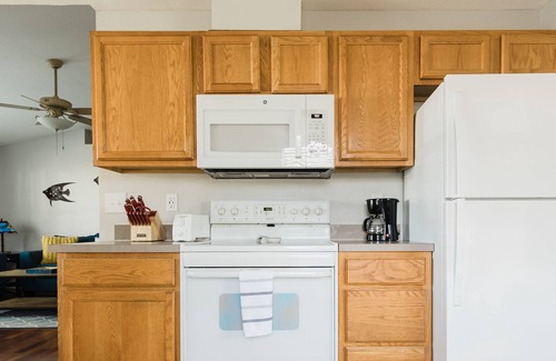 Okeechobee Haus | Cozy 3/2 Home with Comfy Beds & Ample Parking - Your Perfect Getaway