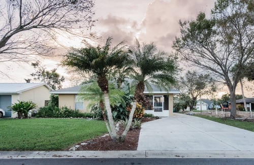 Okeechobee Haus | Cozy 3/2 Home with Comfy Beds & Ample Parking - Your Perfect Getaway