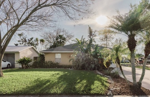 Okeechobee Haus | Cozy 3/2 Home with Comfy Beds & Ample Parking - Your Perfect Getaway