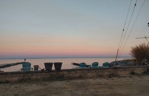 Annapolis Haus | Cozy 3-bdrm home in Annapolis. Steps away from the beach/4.7 miles to downtown.