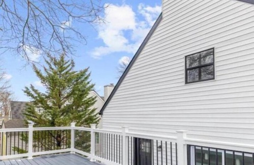 Annapolis Haus | Cozy 3-bdrm home in Annapolis. Steps away from the beach/4.7 miles to downtown.