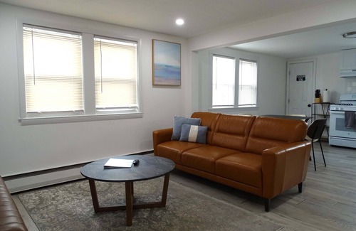 Wayland Wohnung | Cozy 3 Bed Apt in Quiet Neighborhood