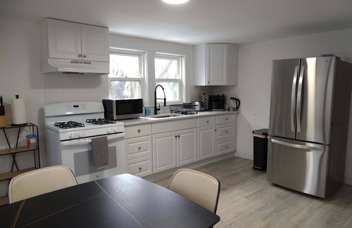 Wayland Wohnung | Cozy 3 Bed Apt in Quiet Neighborhood