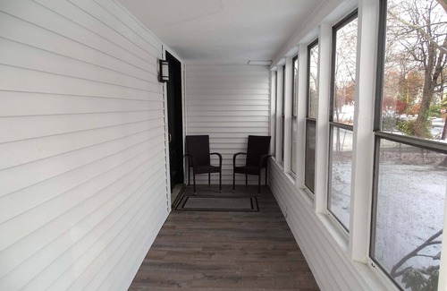 Wayland Wohnung | Cozy 3 Bed Apt in Quiet Neighborhood