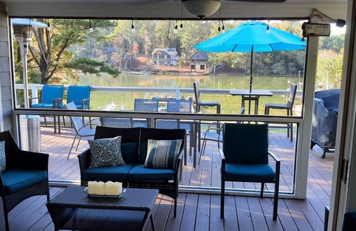 Jacksons' Gap Haus | Cozy 3 Bedroom, 2 Bathroom Cottage, right on the water!