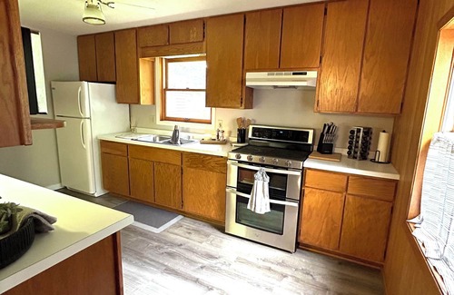 Phillips Kabine | Cozy 3-bedroom cabin in Phillips on Soo Lake w/ WiFi, kayaks, fire pit & grill