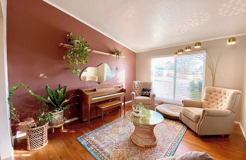 Northeast Heights Haus | Cozy 3-Bedroom Getaway with Yard, Driveway and Garage