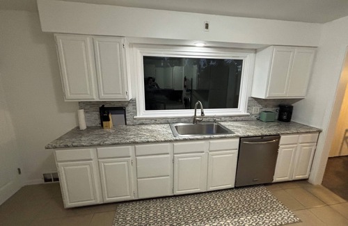 Kalamazoo Haus | Cozy 3-Bedroom Ranch Home - Your Perfect Getaway!