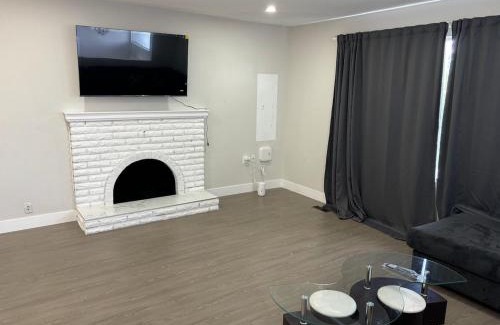Surrey Haus | Cozy 3-Bedroom Retreat in Surrey Share Save
