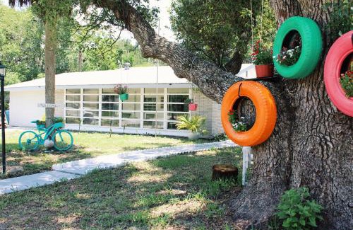 Spring Hill Haus | Cozy 3BR Home near Weeki Wachee