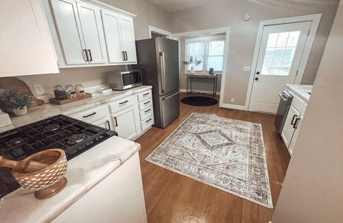 Dahlman Haus | Cozy 3BR Retreat in Little Bohemia: Near Downtown Old Market and Zoo