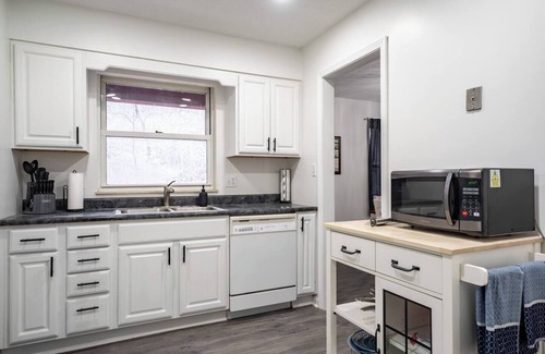 Morgantown Haus | Cozy 3BR townhouse near WVU, Hospitals, Interstate