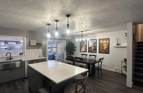 Papillion Haus | Cozy 4-BD house in central Papillion with dedicated office, game room & WiFi