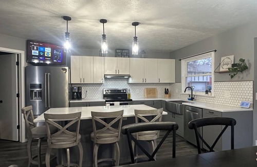 Papillion Haus | Cozy 4-BD house in central Papillion with dedicated office, game room & WiFi