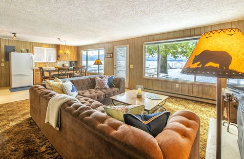 Coolin Kabine | Cozy 4 BDRM Beach Cottage on the Water at Sherwood Beach