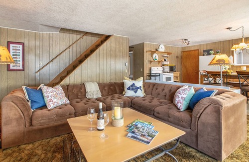 Coolin Kabine | Cozy 4 BDRM Beach Cottage on the Water at Sherwood Beach