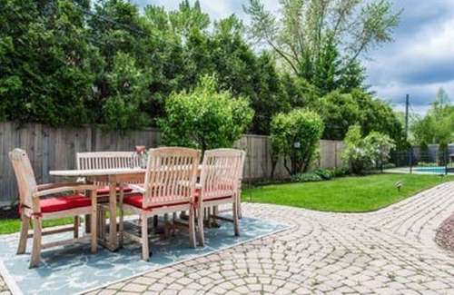 Glenview Haus | Süßes 4 Schlafzimmer / 2 Badezimmer gemütliches Zuhause in East Glenview mit inground Pool!