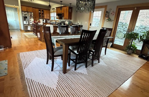 Woburn Haus | Cozy 4-bedroom house in superb Woburn with WiFi, AC - 16 mins to Boston