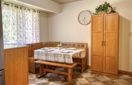 Gillette Haus | Cozy 5bdrm Haven in the Heart of Gillette 5 Min from Downtown- FREE Pool Passes!