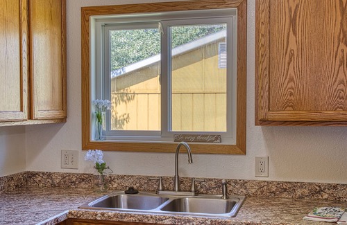 Gillette Haus | Cozy 5bdrm Haven in the Heart of Gillette 5 Min from Downtown- FREE Pool Passes!