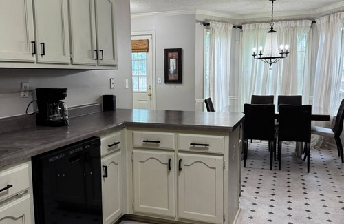 Olive Branch Haus | Cozy 5BR/2.5BA- Brick Home in Olive Branch