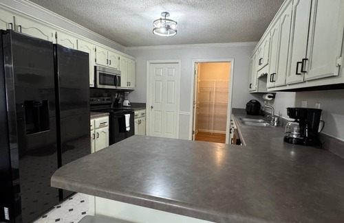 Olive Branch Haus | Cozy 5BR/2.5BA- Brick Home in Olive Branch