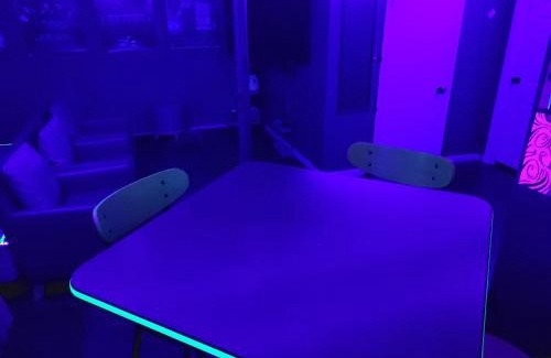 Whittaker Haus | Cozy 6 bedroom home with Gameroom and Fire pit.