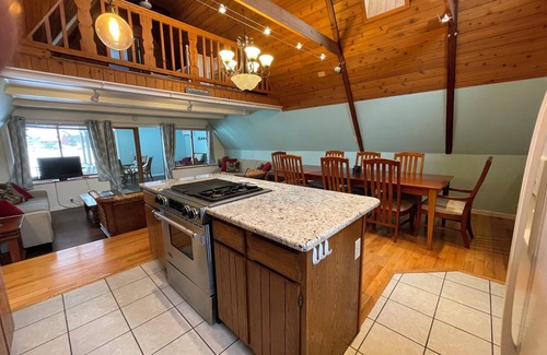 Cadillac Haus | Cozy A-frame with Sandy Beachfront - Stoneledge Lakehouse