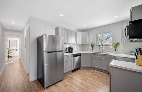 Pueblo Wohnung | Cozy and Centrally located brand new 2B 1Ba Apt #4