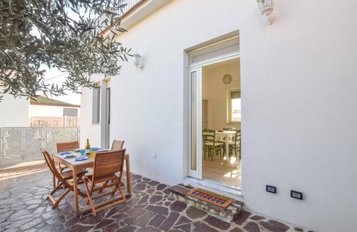 Caminia Wohnung | Cozy and charming apartment with garden and sea view.