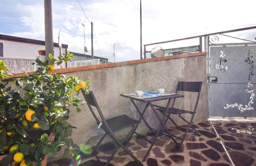 Caminia Wohnung | Cozy and charming apartment with garden and sea view.