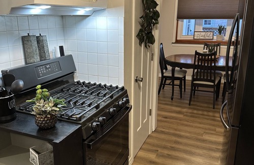 Republic Haus | Cozy and Comfortable home with easy access to Hwy 60 and Springfield!