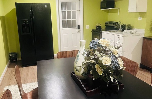 Lorton Haus | Cozy and Convenient 2-Bedroom Basement in Lorton