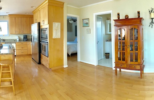 Cape Anne Haus | Cozy and modern Bayfront home with.large kitchen, private pier and hispeed WiFi